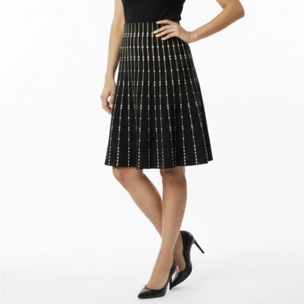 Max Studio Skirt Black/White Textured Flare Gathered Yoke Size Médium